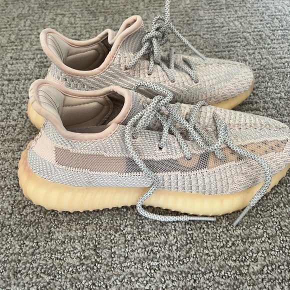 Yeezy 350 Women’s size US 6 - Picture 1 of 6